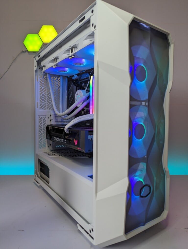 Ryzen 7800x3D 32GB DDR5 RTX4070 WHITE